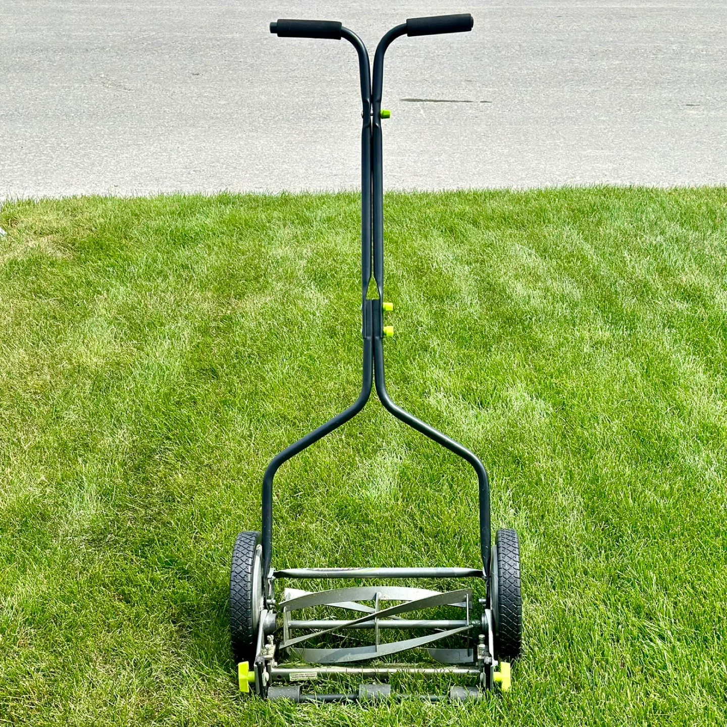 Earthwise Reel Mower – Excellent Condition - photo 3