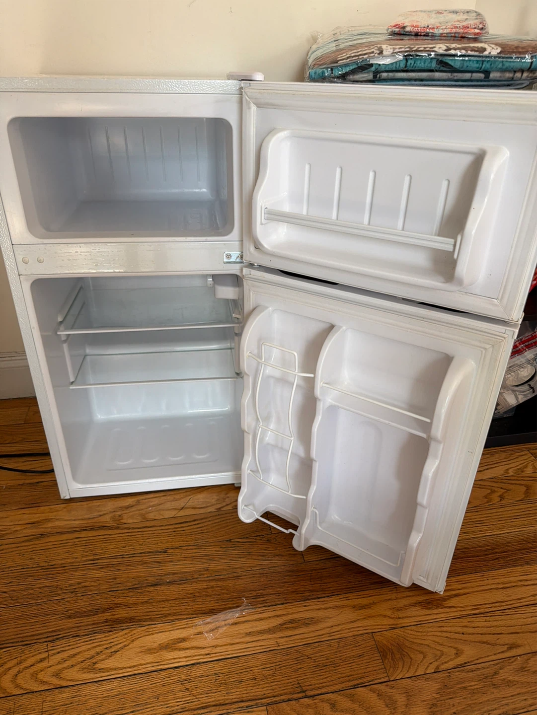 Bangson Compact Refrigerator