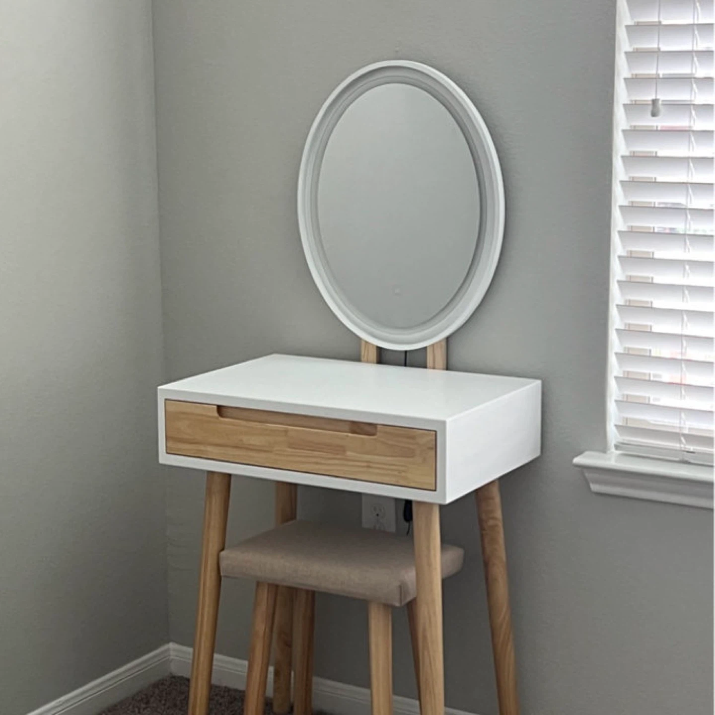 Leicester Vanity Table Set with Adjustable Brightness Mirror