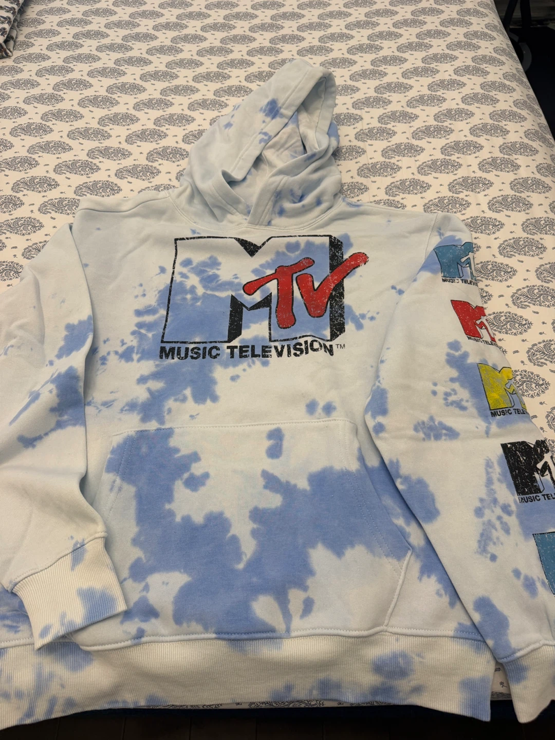 Assorted hoodies and sweat shirts - photo 5
