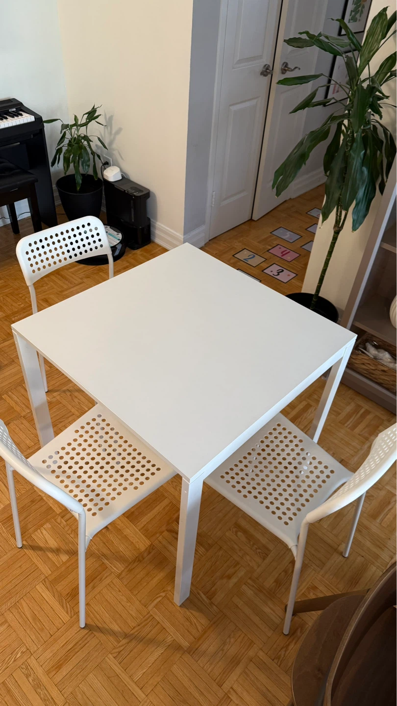 White ikea VIHALS kitchen Table Set with 3 Chairs