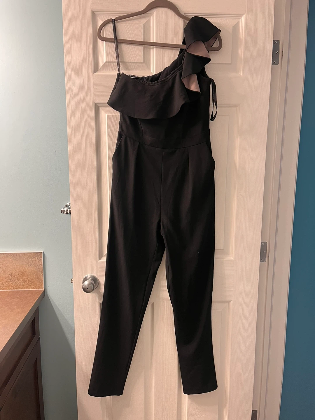 Little Mistress Black One Shoulder Ruffle Jumpsuit US 6 - photo 2