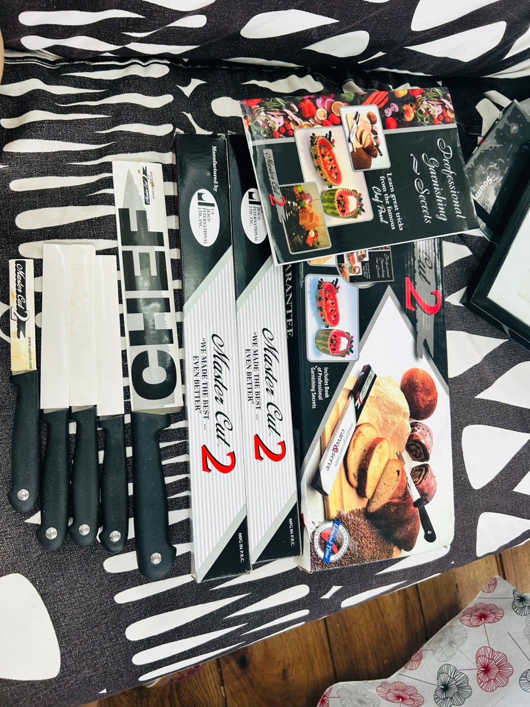 Master Cut 2 Professional Knife Set with Garnishing Book