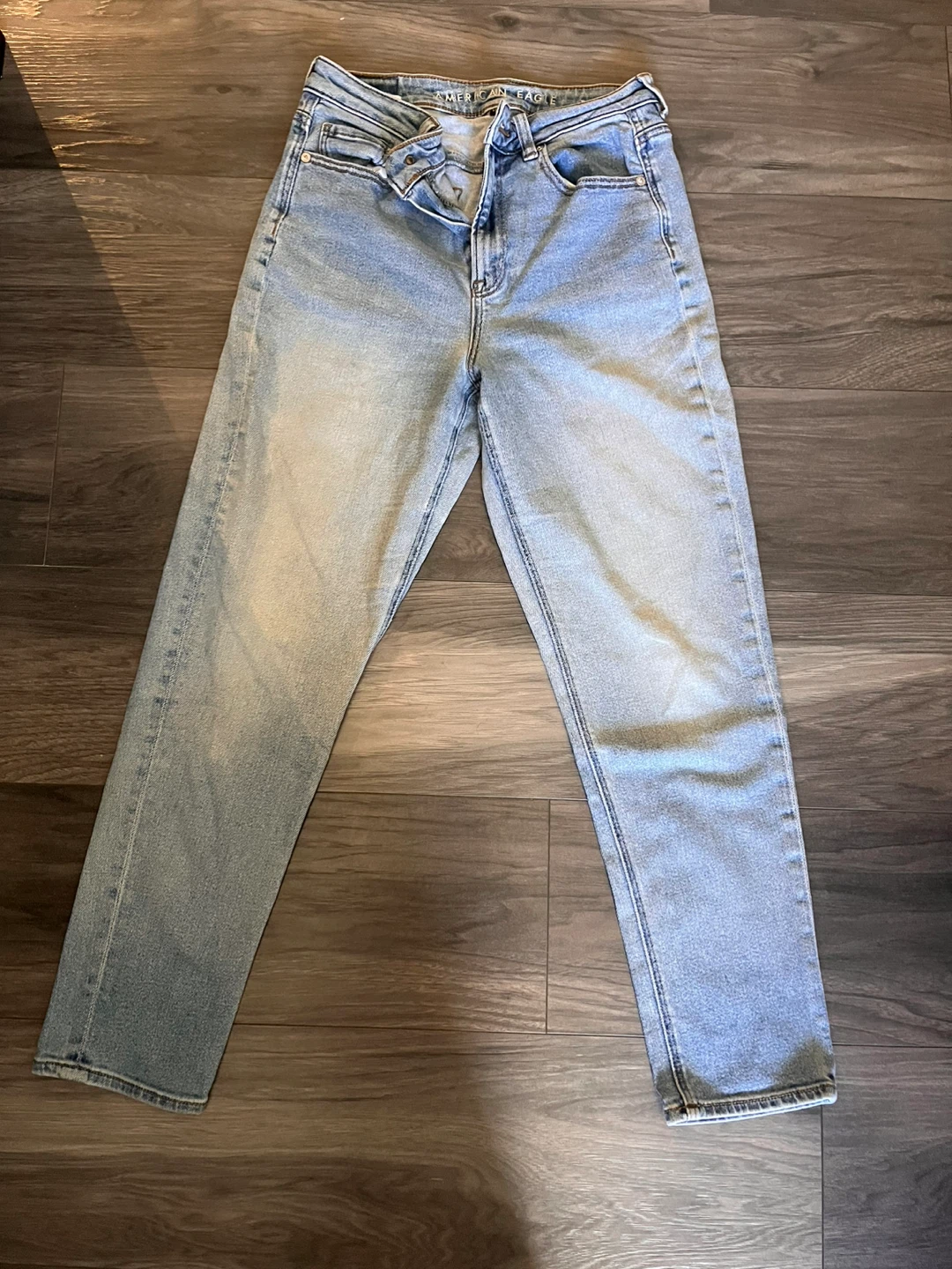 American Eagle Mom Jeans Light Wash