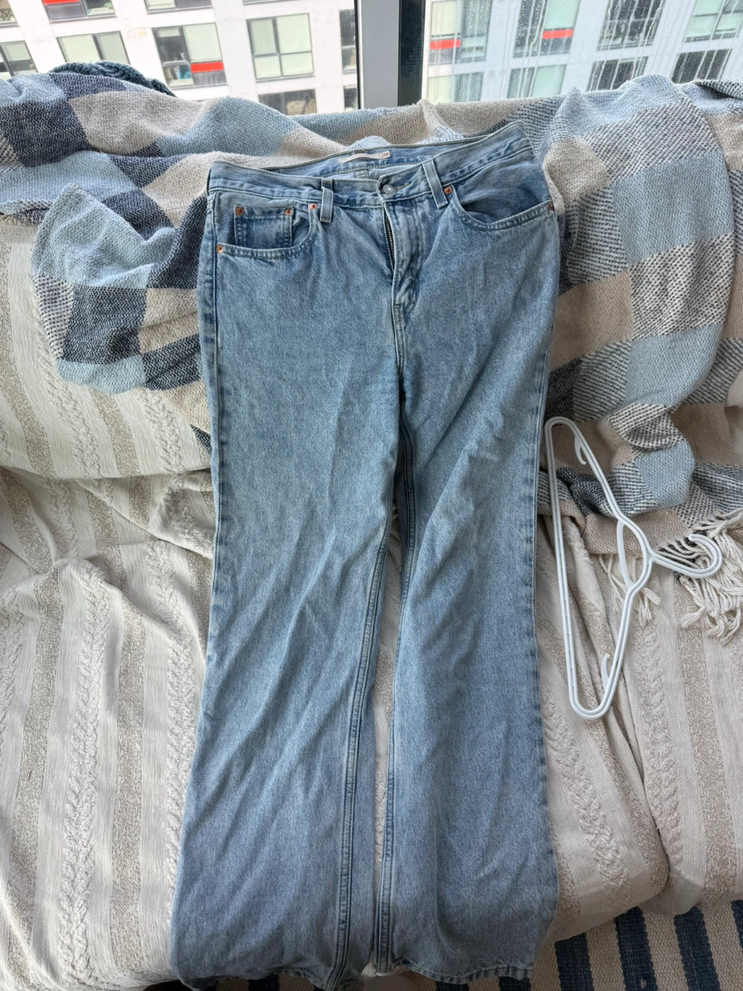 Levi, 28 Straight jeans