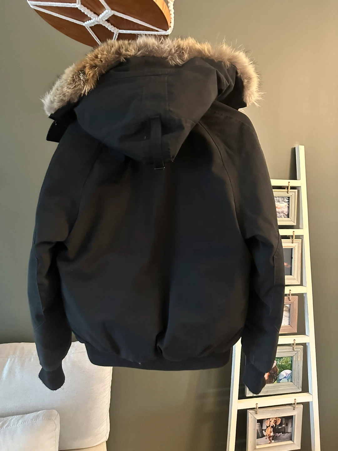 Canada Goose Bomber Jacket – Women’s Medium - photo 3