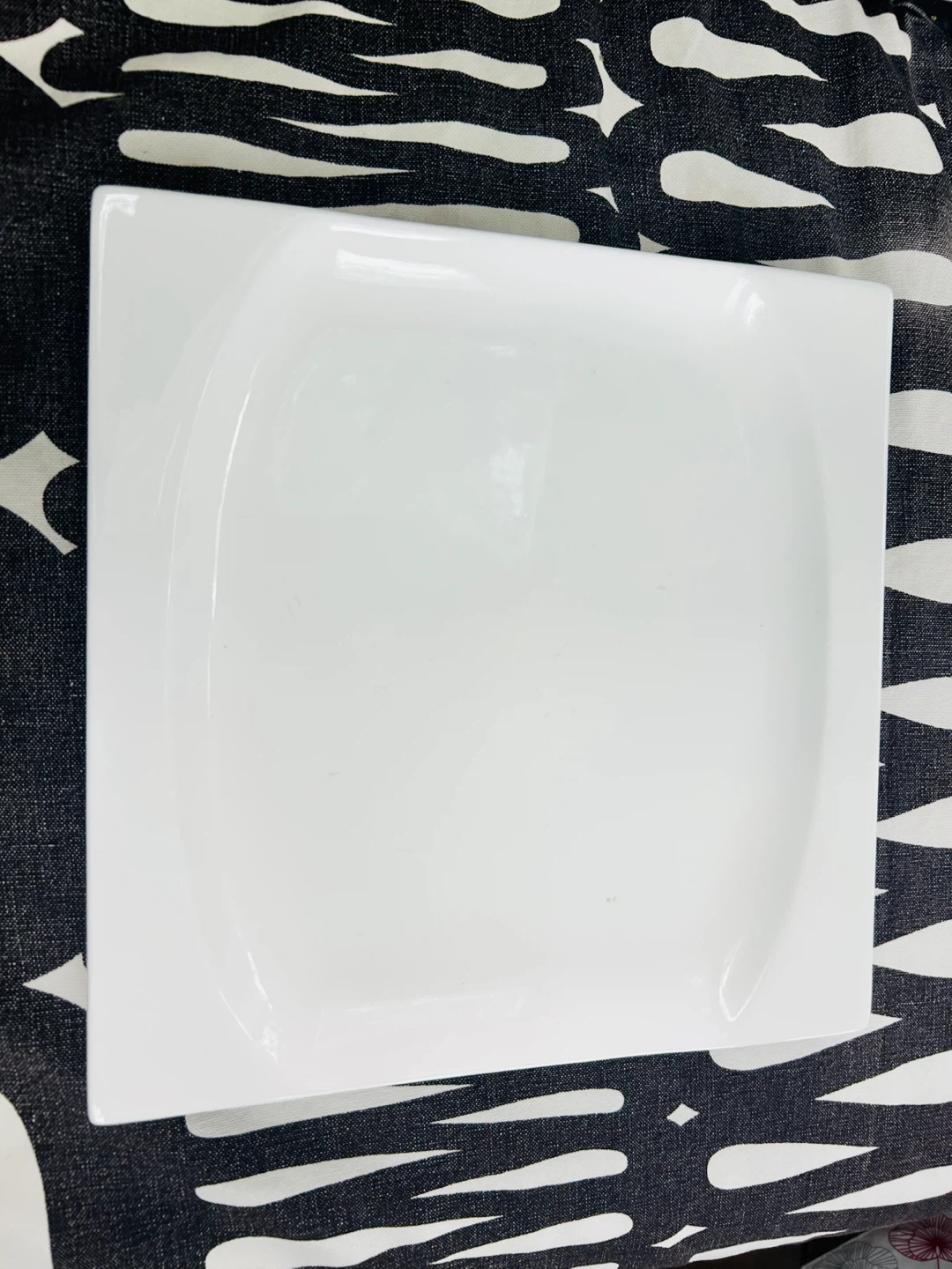 Set of 6 "Tannaco" White Square Dinner Plates