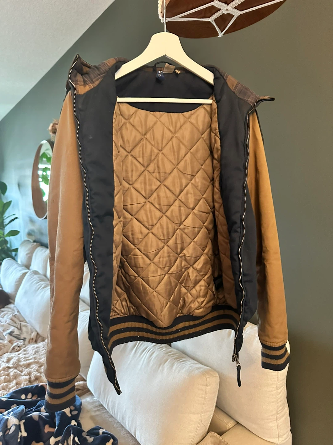 H&M Divided Hooded Jacket – Men’s Small - photo 3