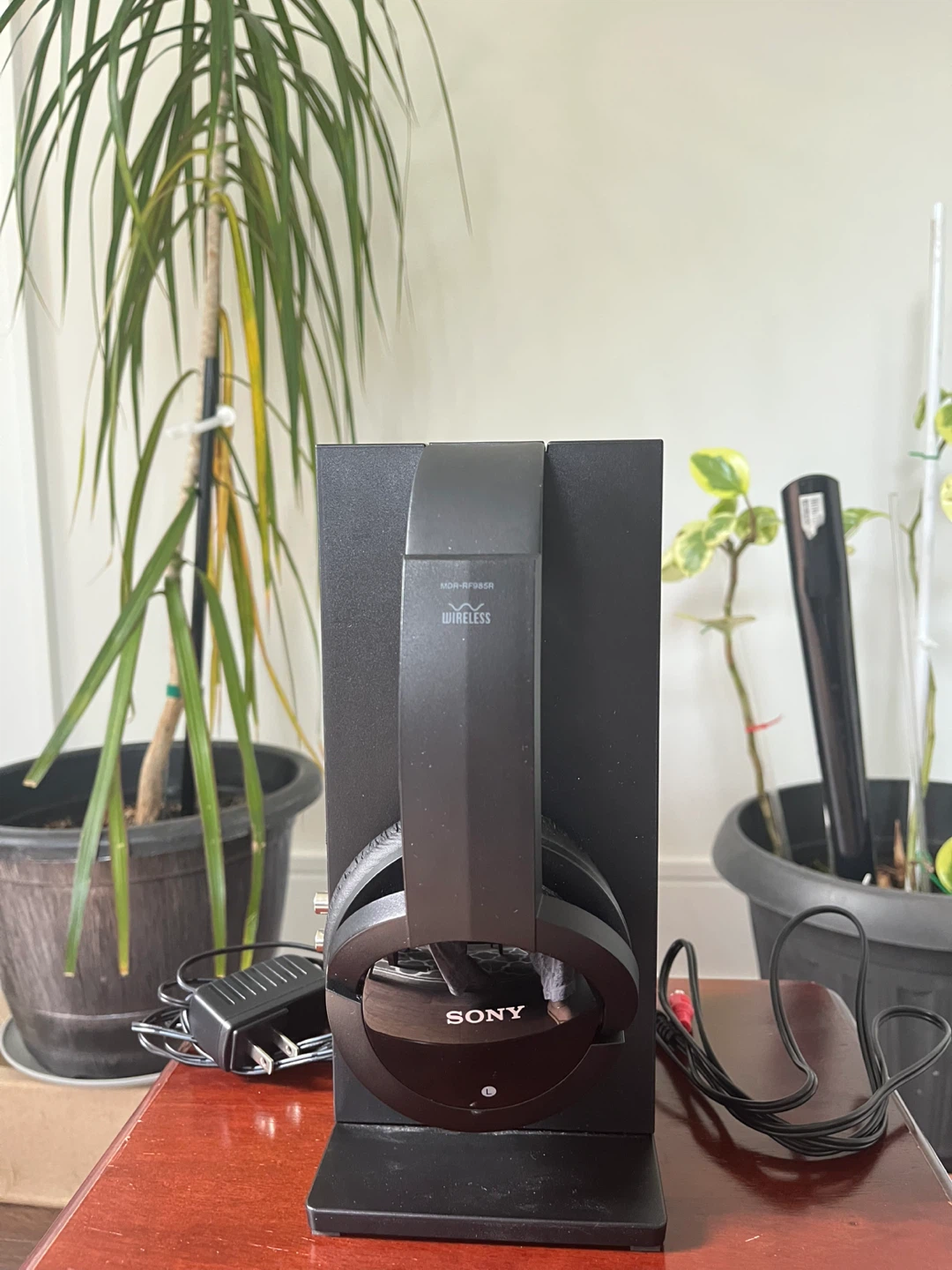 Sony Wireless Headphones with Charging Stand and Accessories - photo 3