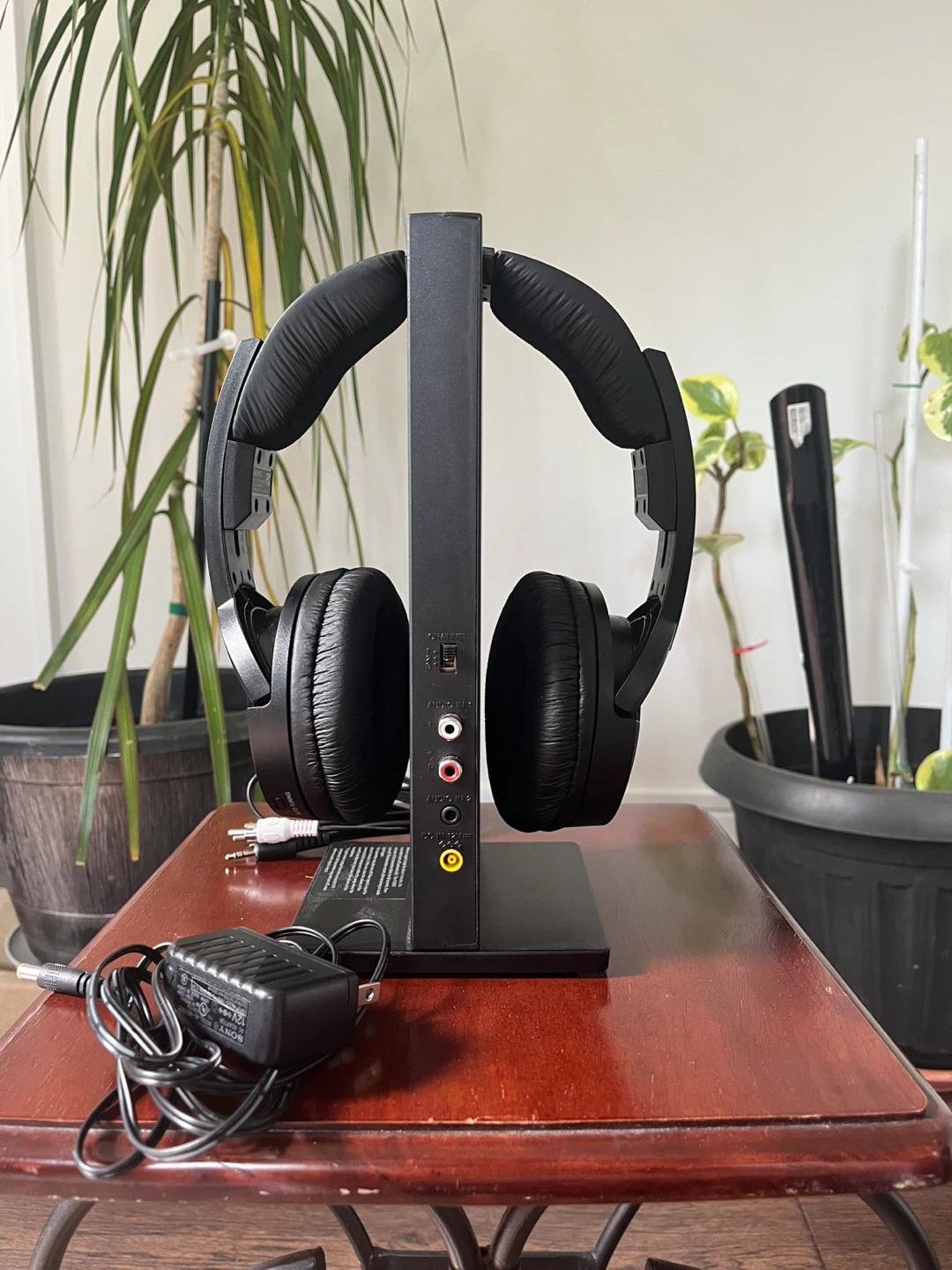 Sony Wireless Headphones with Charging Stand and Accessories - photo 2