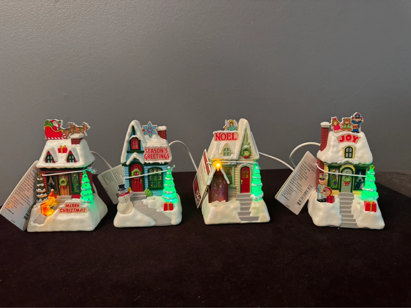 4 Hallmark Caroling Cottages Christmas Village Houses - photo 3