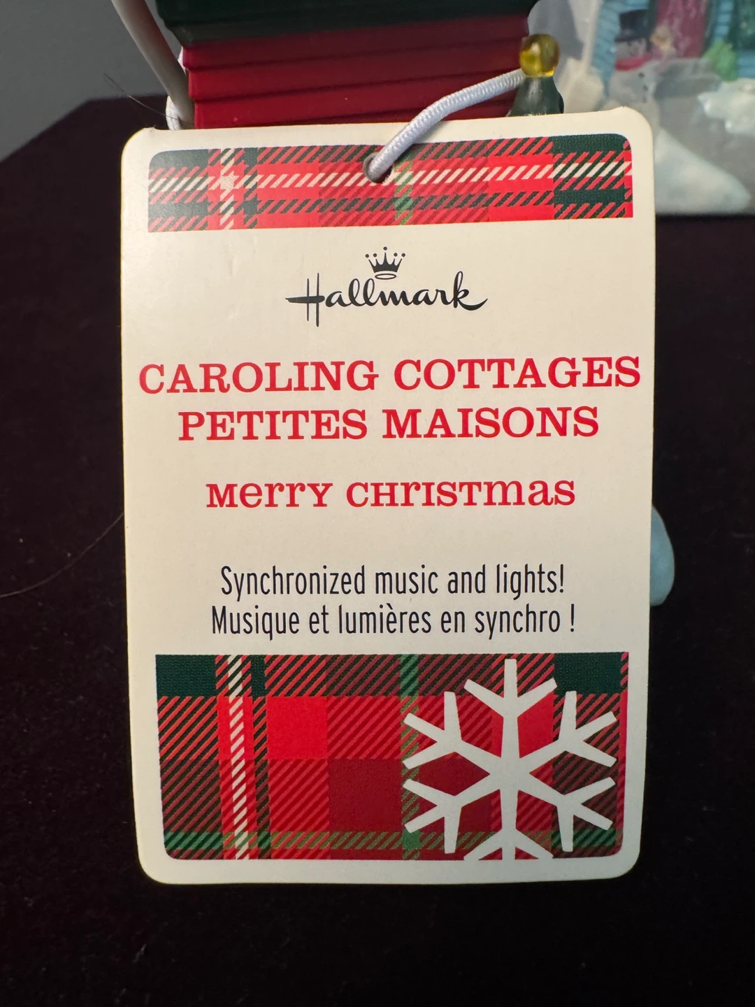 4 Hallmark Caroling Cottages Christmas Village Houses - photo 2