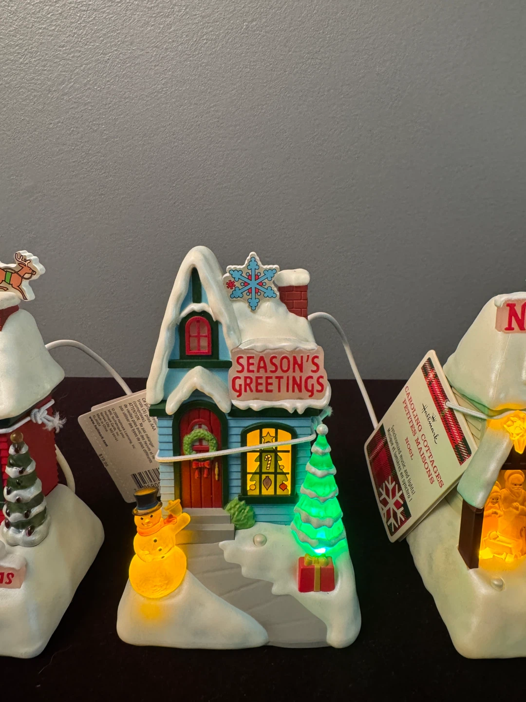 4 Hallmark Caroling Cottages Christmas Village Houses - photo 4