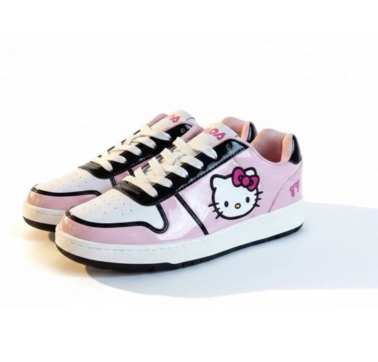 Hello Kitty Sneakers Women Size 8 - photo 2