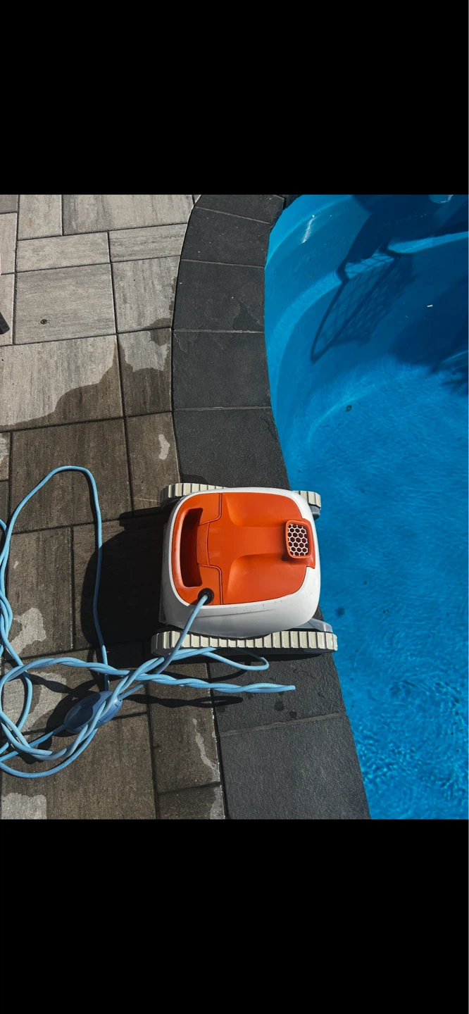Dolphin echo Robotic pool cleaner