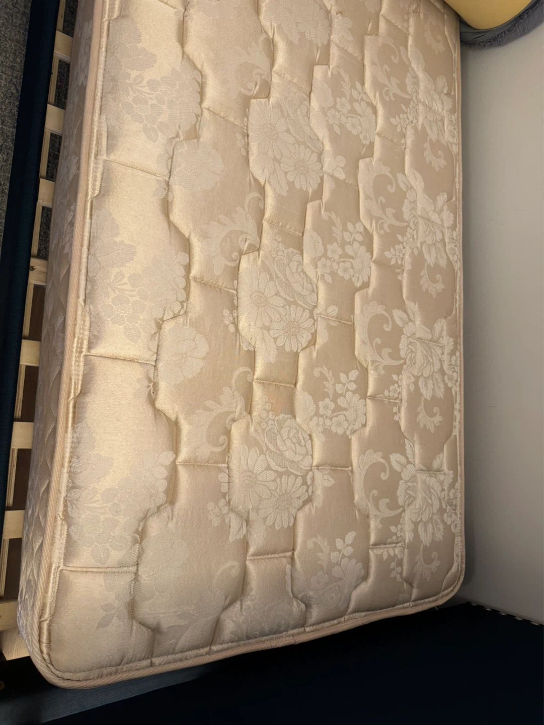 Chic studded Headboard, frame and Mattress Set - photo 4