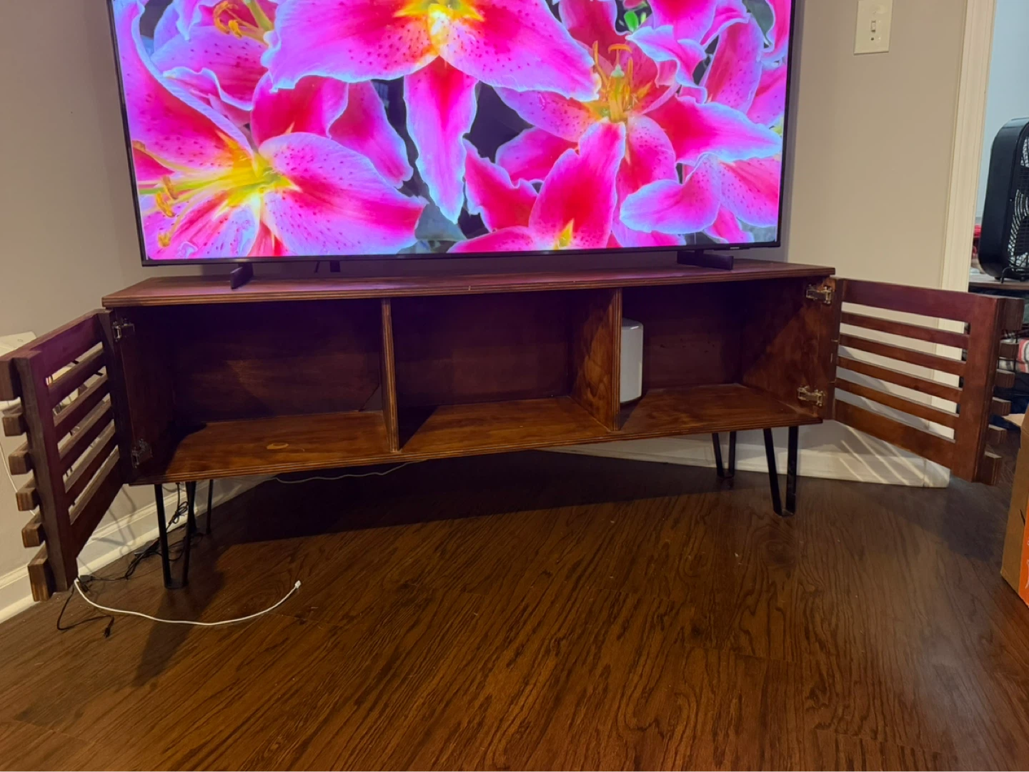 Mid-Century Modern Style TV Stand - photo 2