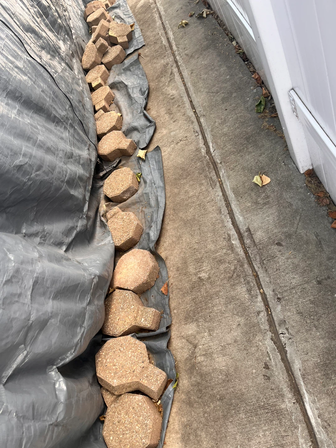 FREE PAVERS OVER 100- MUST PICK UP ASAP MOVING OUT - photo 3