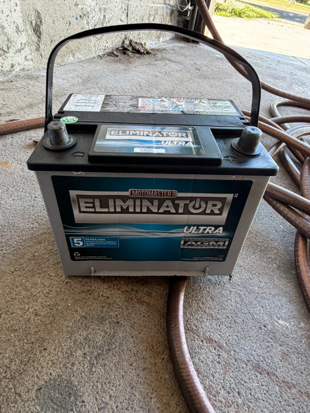 Motomaster Eliminator Ultra Automotive Battery  (untested)
