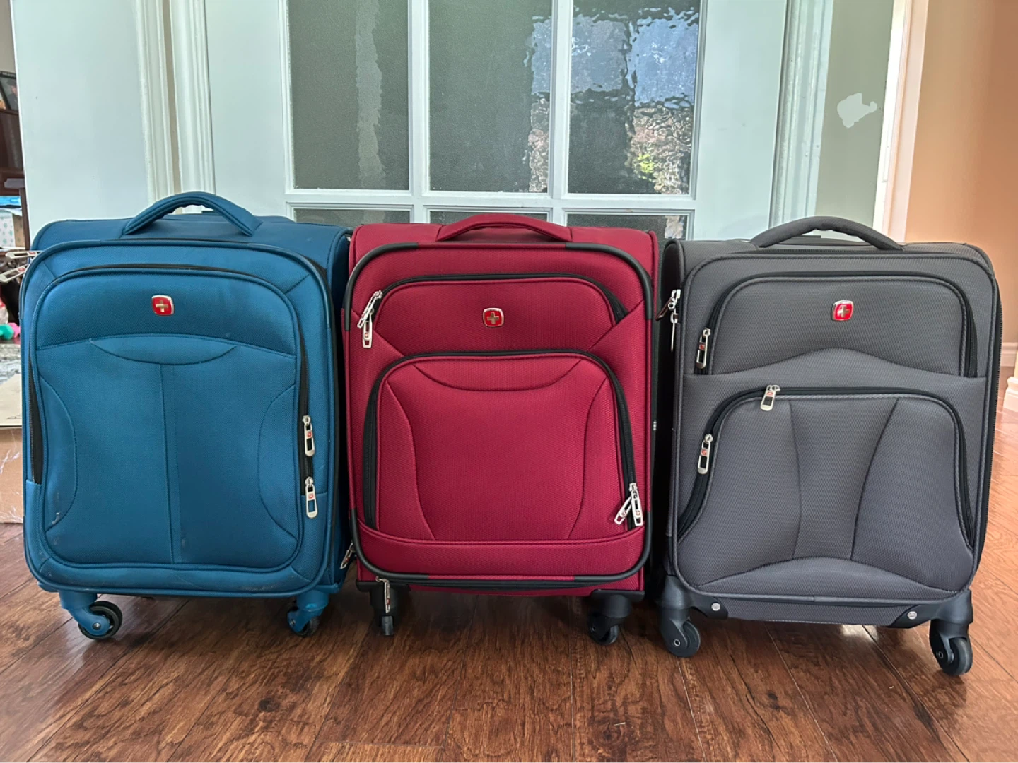 Swiss Gear Luggage Set - 3 Pieces