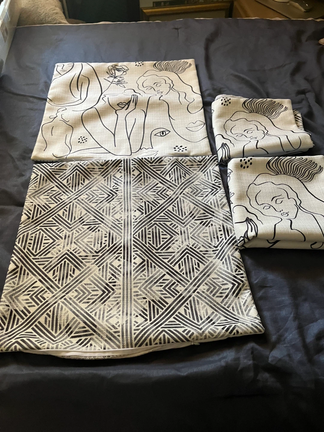 Set of 4 Abstract Face Print Pillow Covers - photo 3