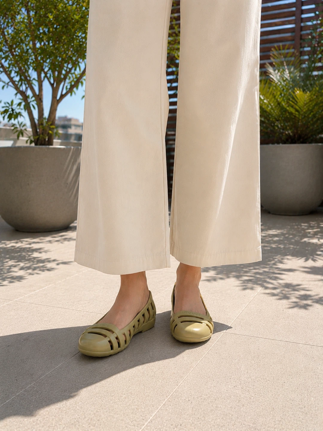 Crocs Women's Size 10 Flats - photo 4