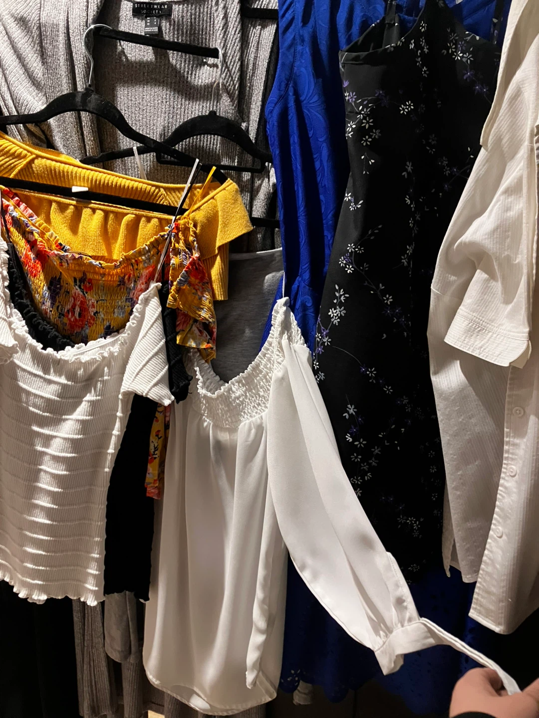 Garage sale , Variety of clothes in amazing condition - photo 3