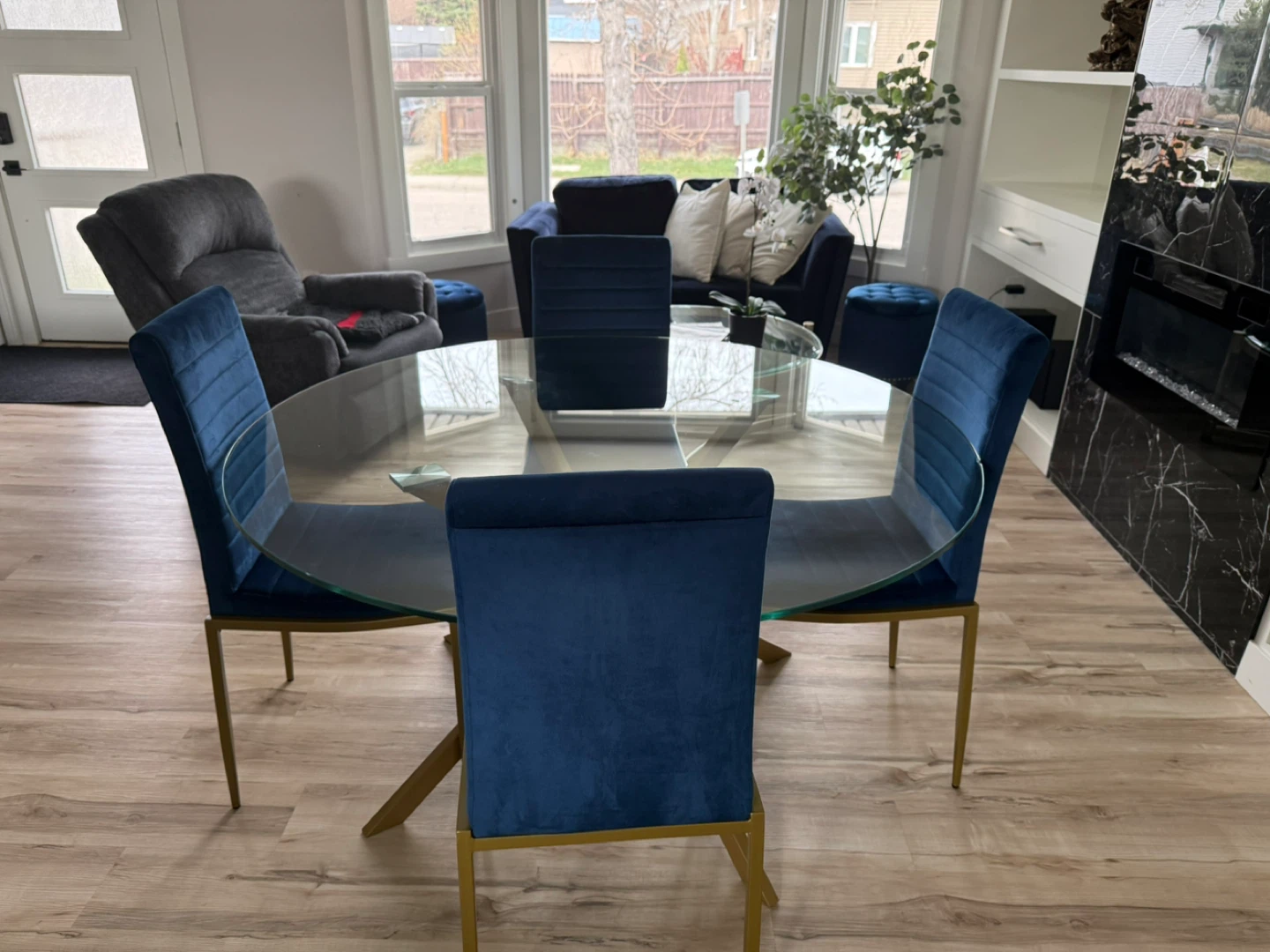 Set of 4 Blue Velvet Dining Chairs with Gold Legs - photo 4