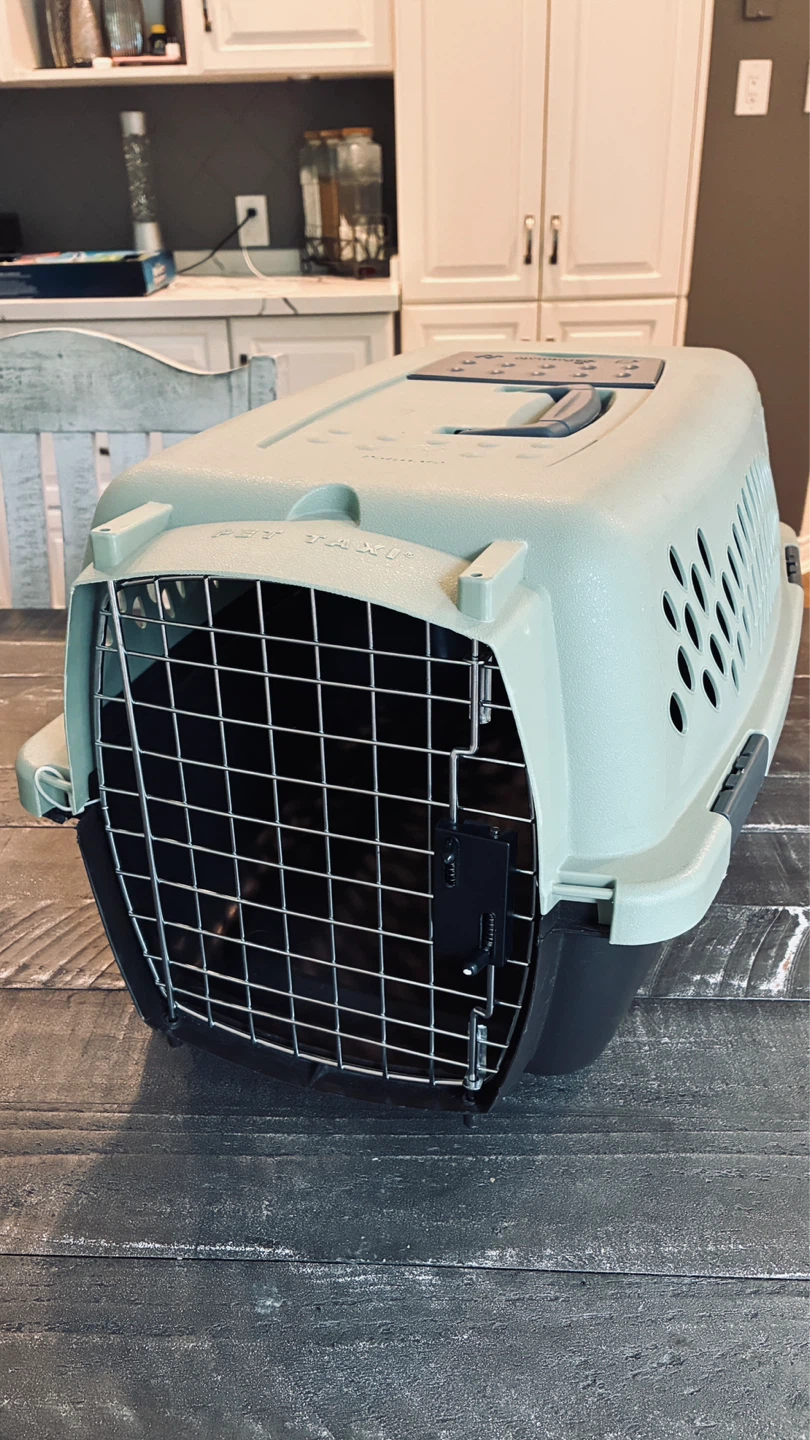 “Petmate” Kennel cab small pet kennel