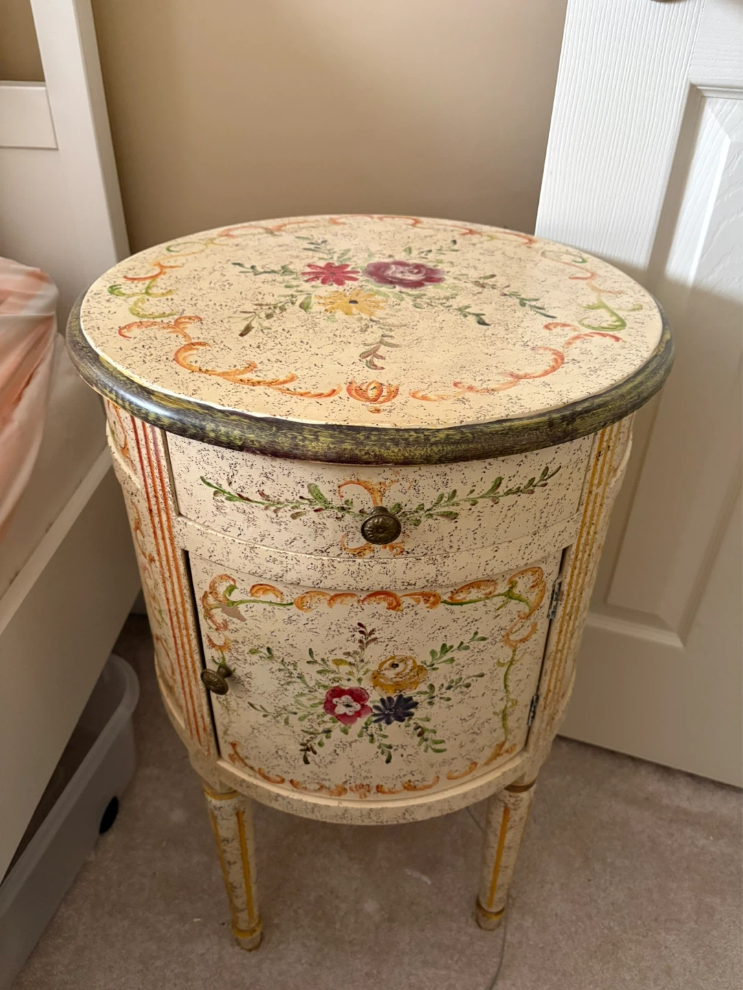 Vintage Floral Accent Side Table - photo 3