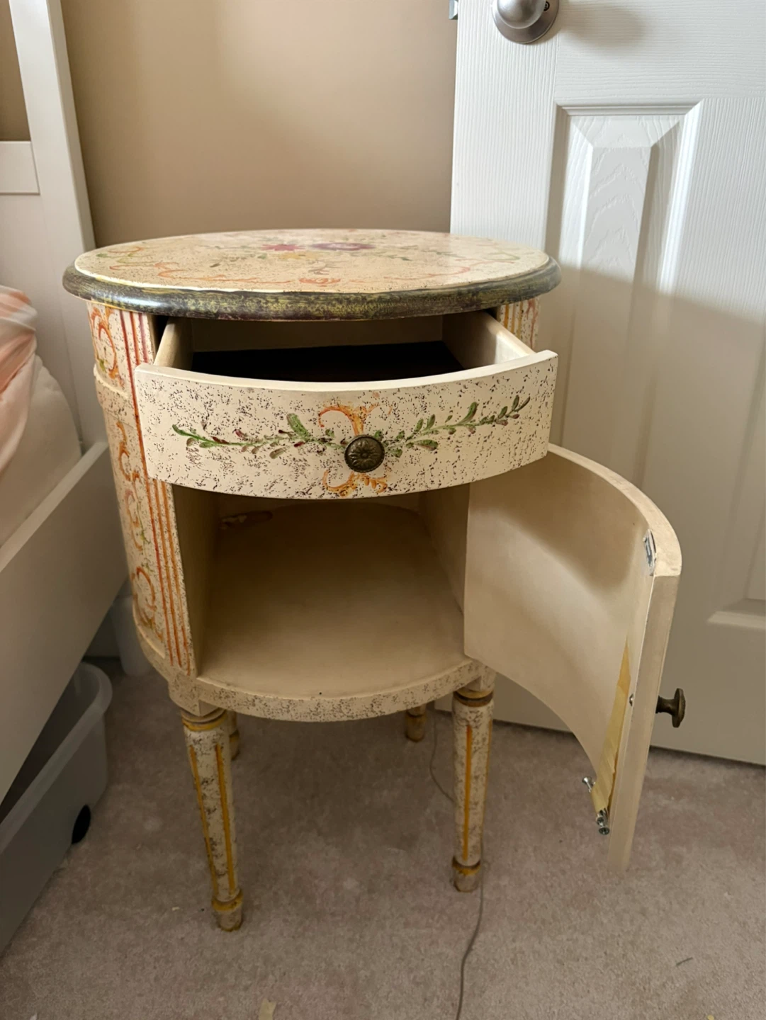 Vintage Floral Accent Side Table - photo 5