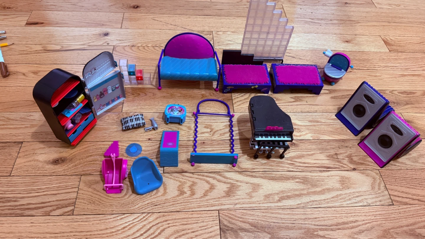 Monster High Doll Accessories & Furniture Lot - photo 2