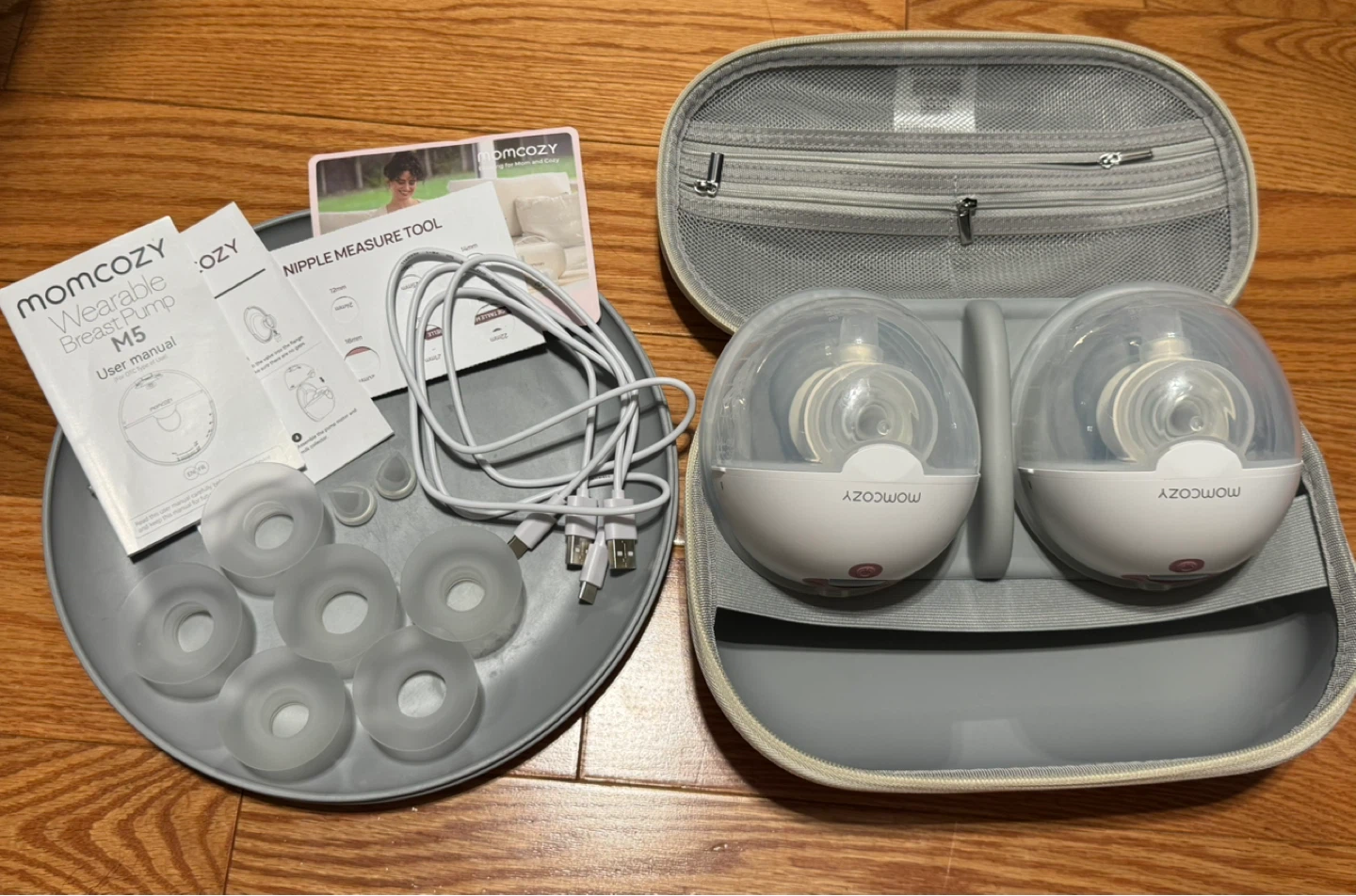 Like new- Momcozy M5 Electric Breast Pump Wearable - photo 3