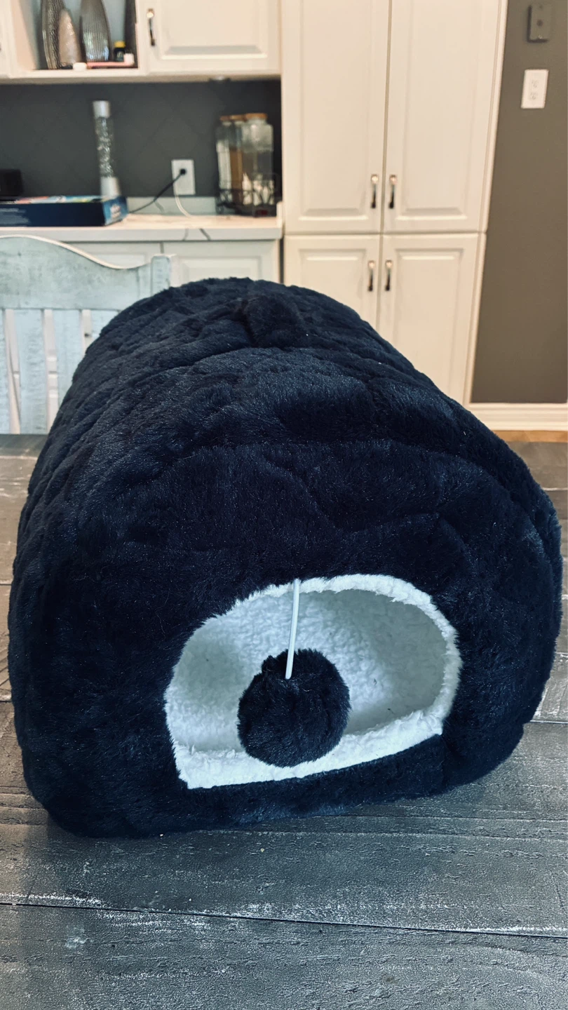 Plush cozy cat bed
