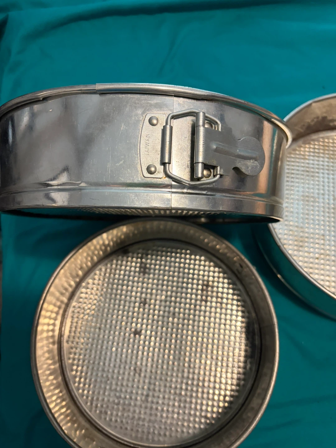 Set of 3 Round Springform Cake Pans - photo 2
