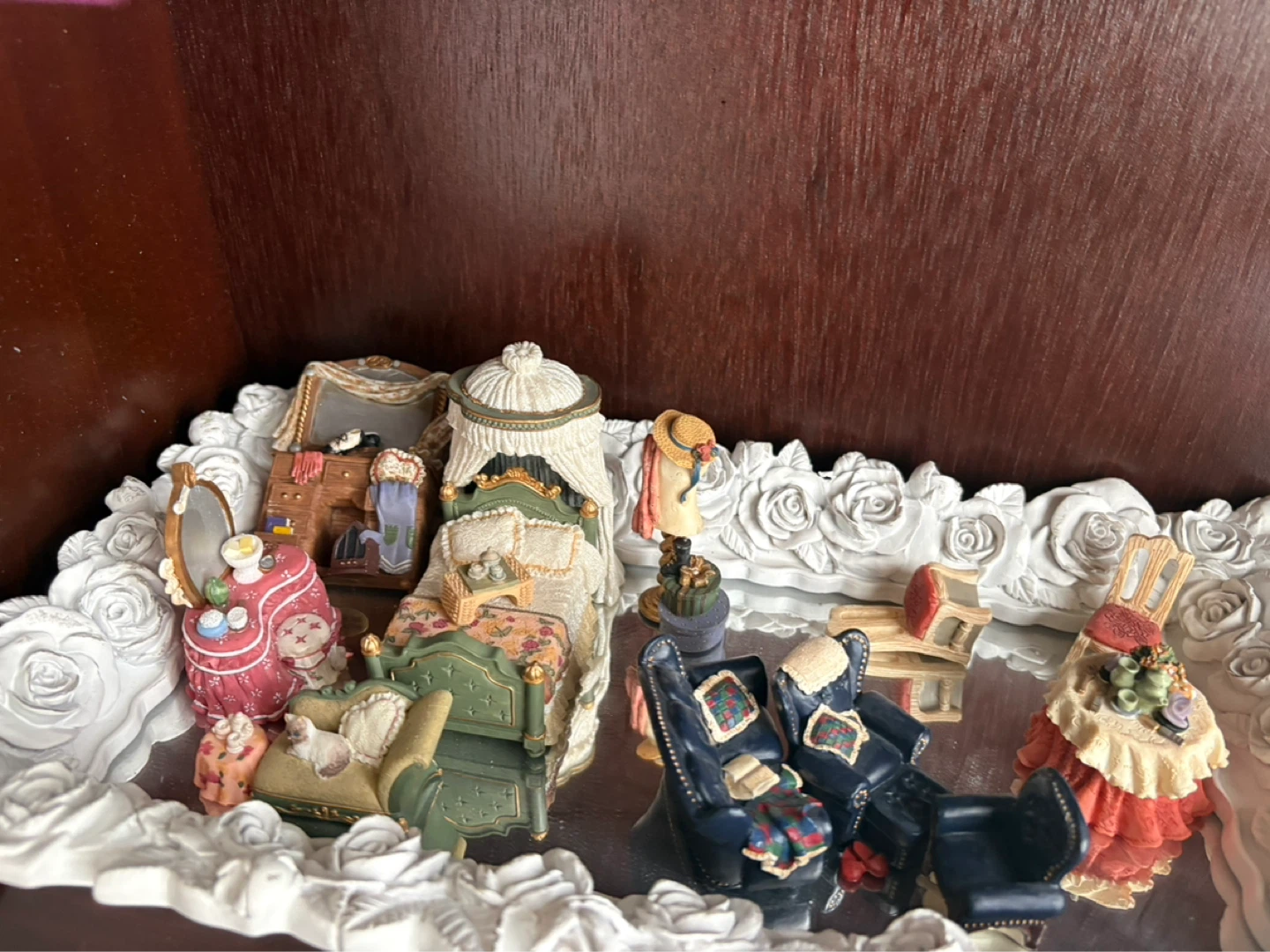 Collection of Avon Furniture Miniature Figurines - photo 3