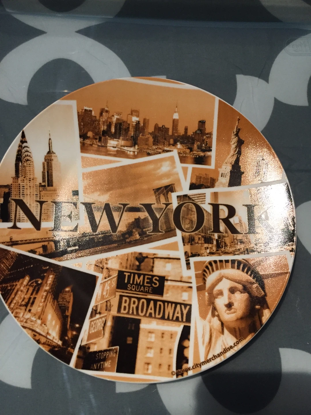 Beautiful Souvenir Plates to hang /wall art $15 each - photo 3