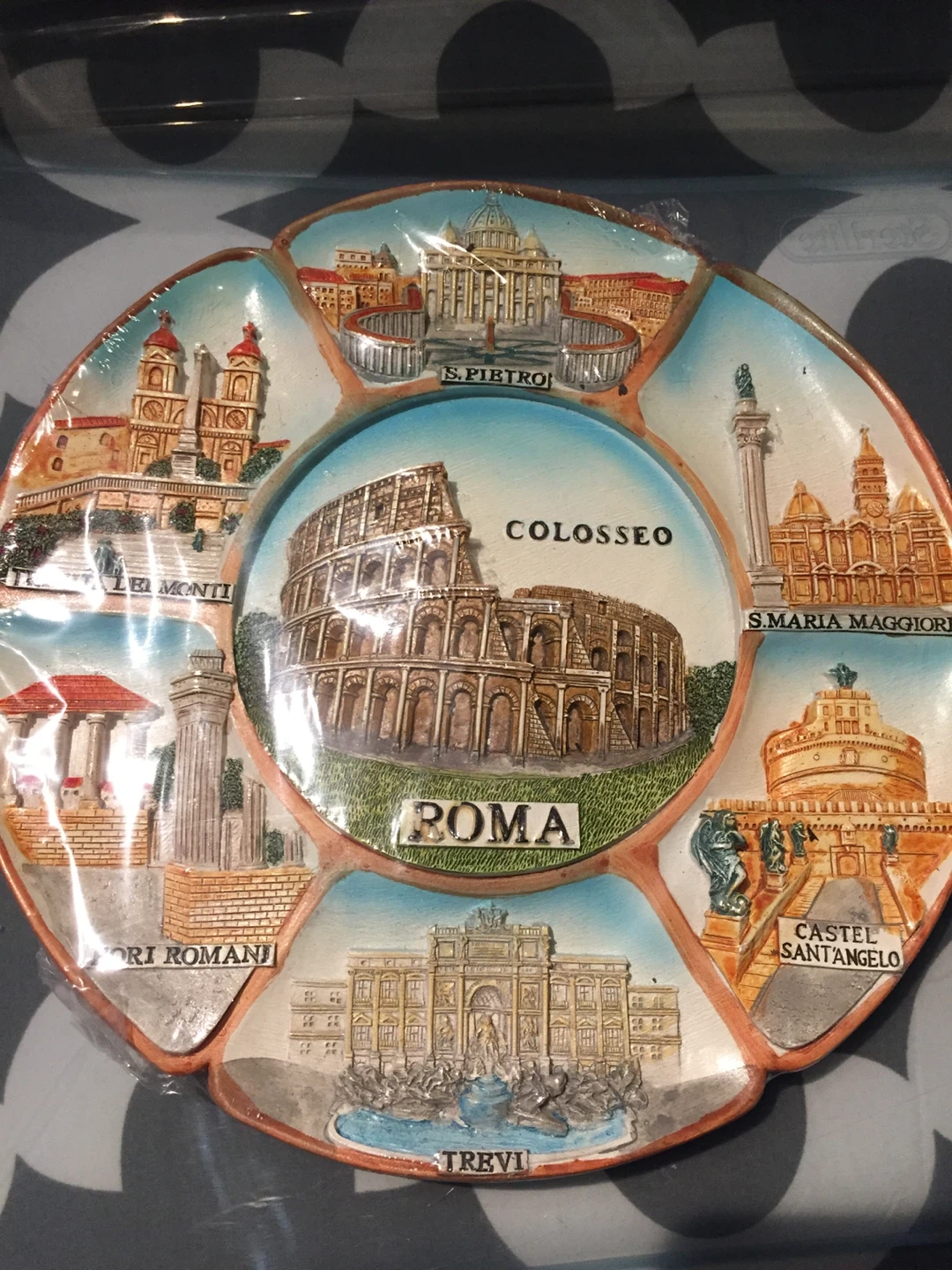 Beautiful Souvenir Plates to hang /wall art $15 each - photo 4