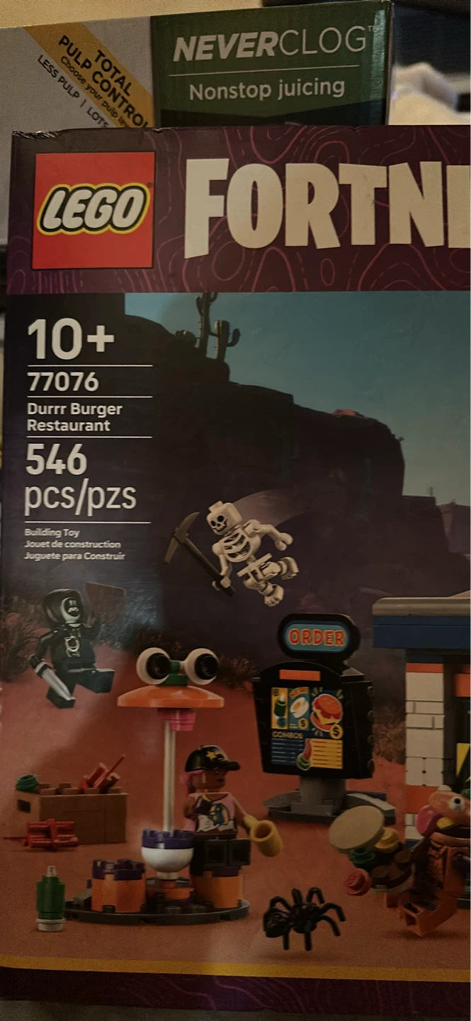 LEGO Fortnite Durrr Burger Restaurant 77076 - photo 2