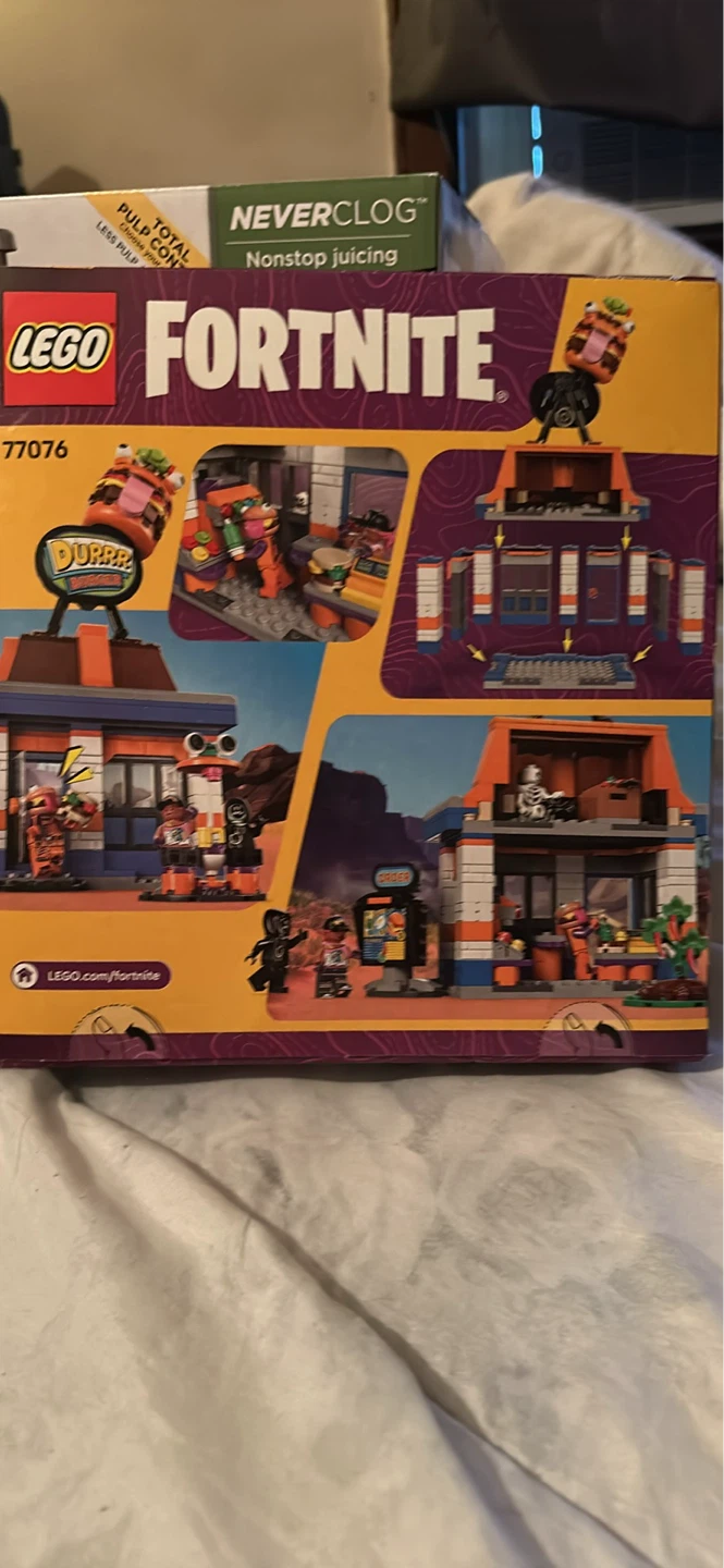 LEGO Fortnite Durrr Burger Restaurant 77076 - photo 3