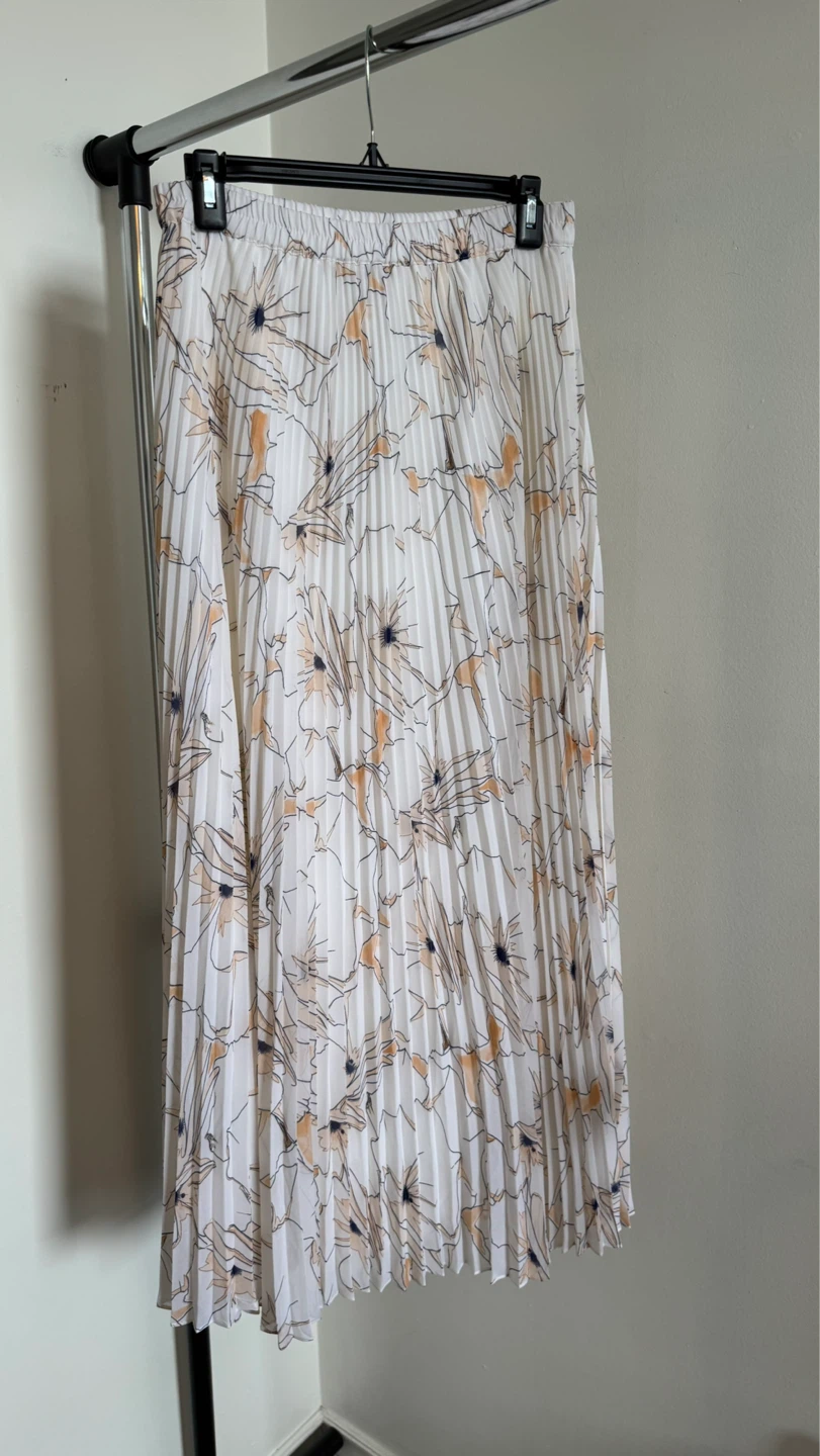 Club Monaco Pleated Floral  Skirt Size 4