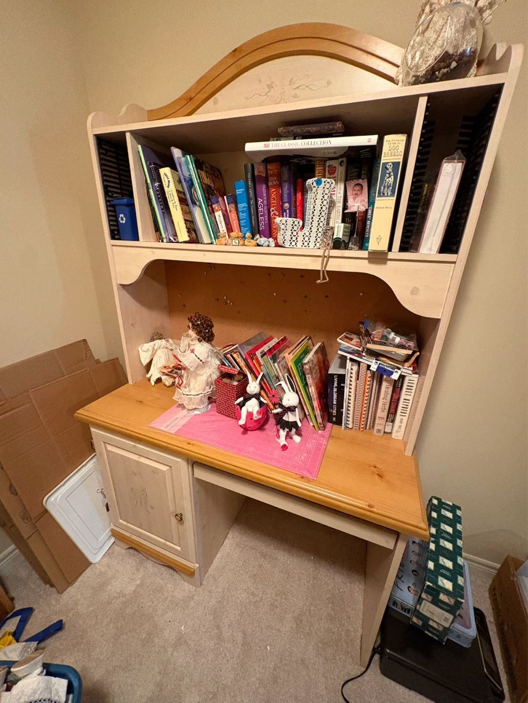Desk with Hutch - photo 2
