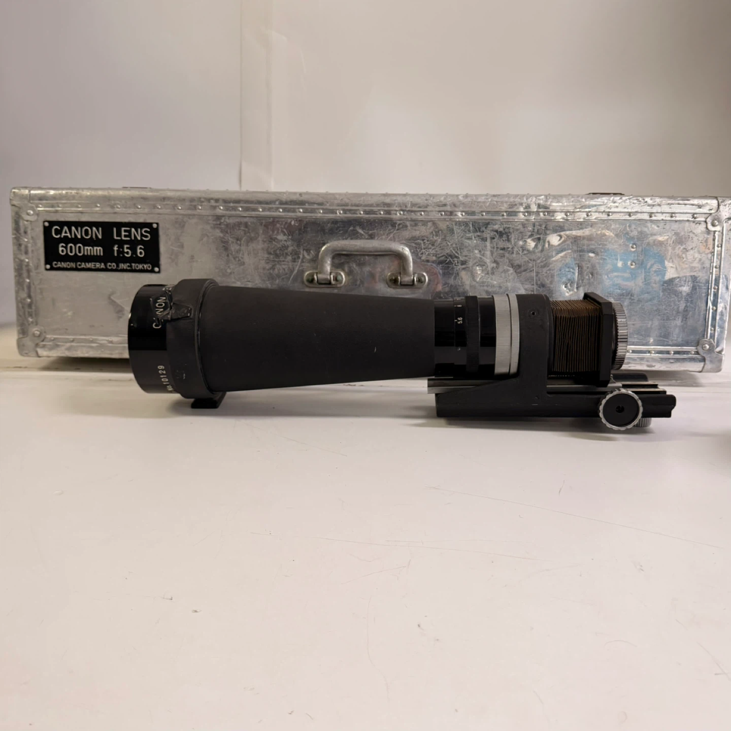 RARE Vintage Canon 600mm f/5.6 Super Telephoto Lens w/ Case - photo 3