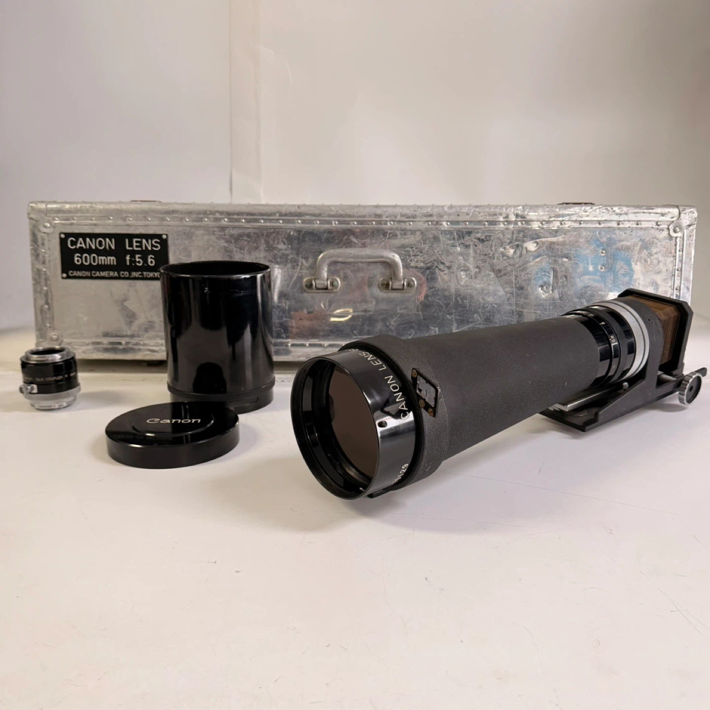 RARE Vintage Canon 600mm f/5.6 Super Telephoto Lens w/ Case
