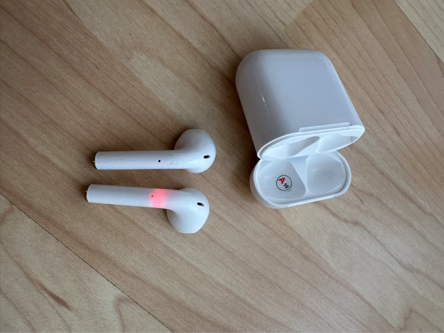 White Wireless Earbuds - photo 2
