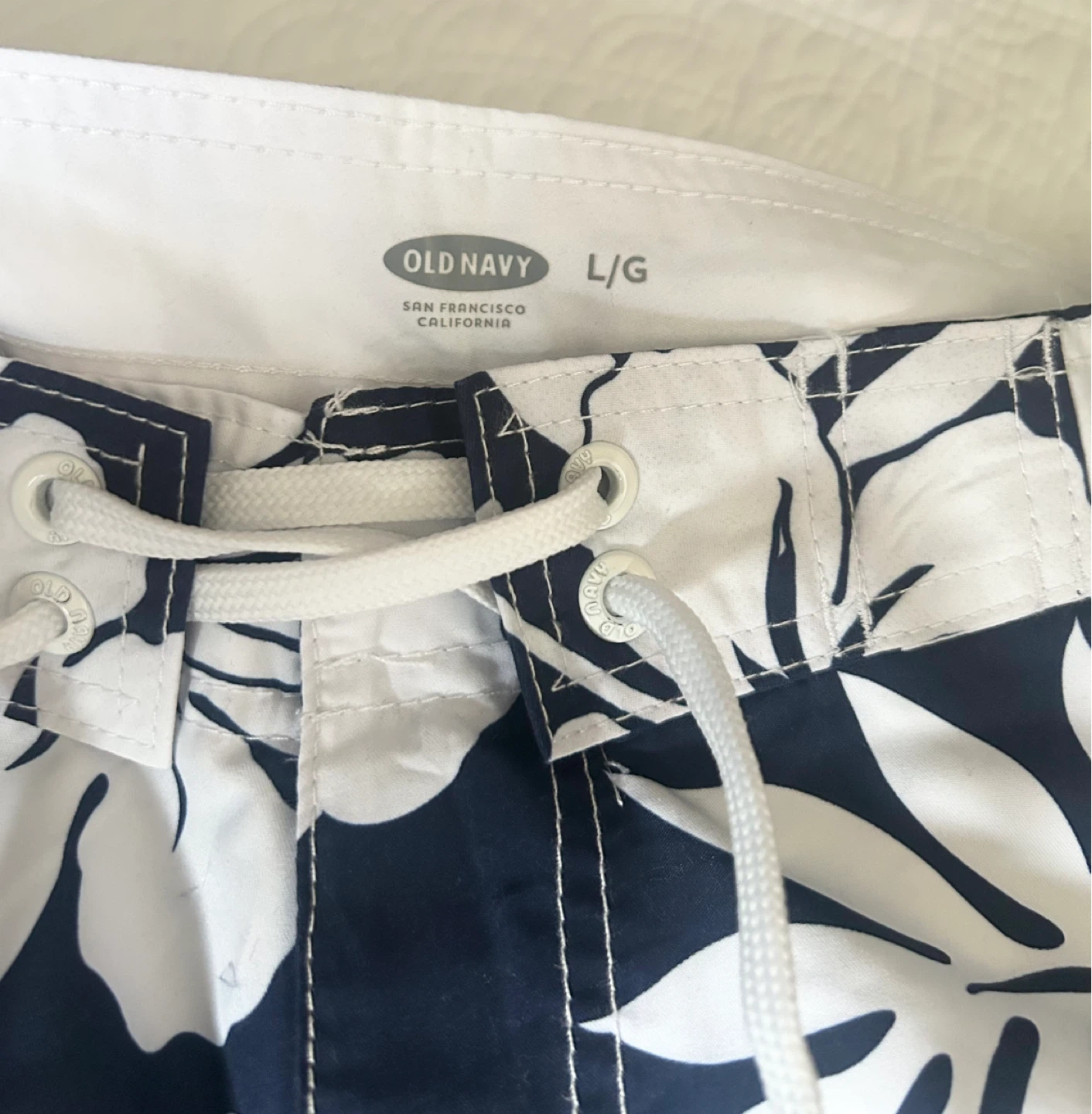 NWT- Old Navy Men's Hawaiian Swim Trunks Size L/G - photo 2