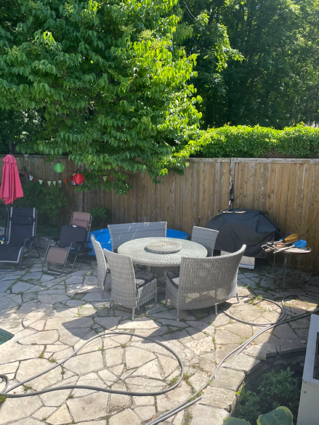 Ensemble de table de patio et chaises en rotin