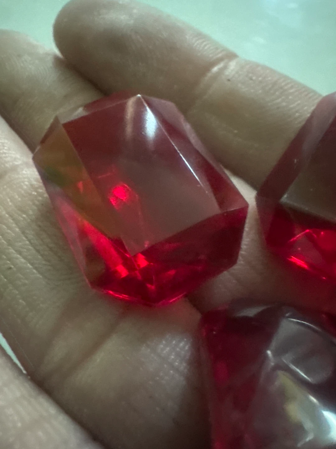 10 red acrylic octagon  faceted gemstone - photo 2