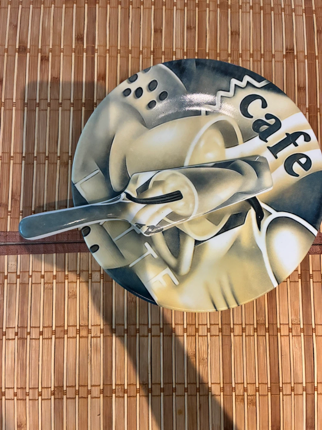 Cake serving plate with slice server