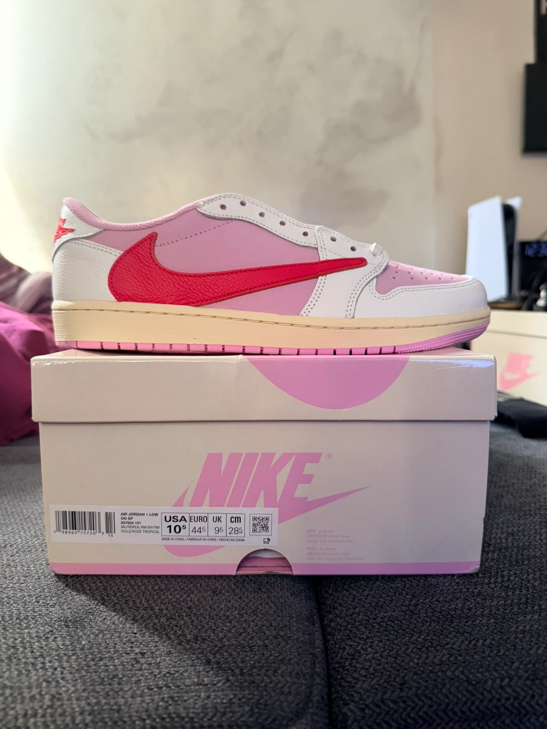 DS - Travis Scott Tropical Pink 10.5 (Read Description)